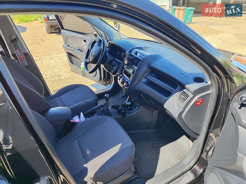 Позашляховик / Кросовер Kia Sportage 2005 в Одесі