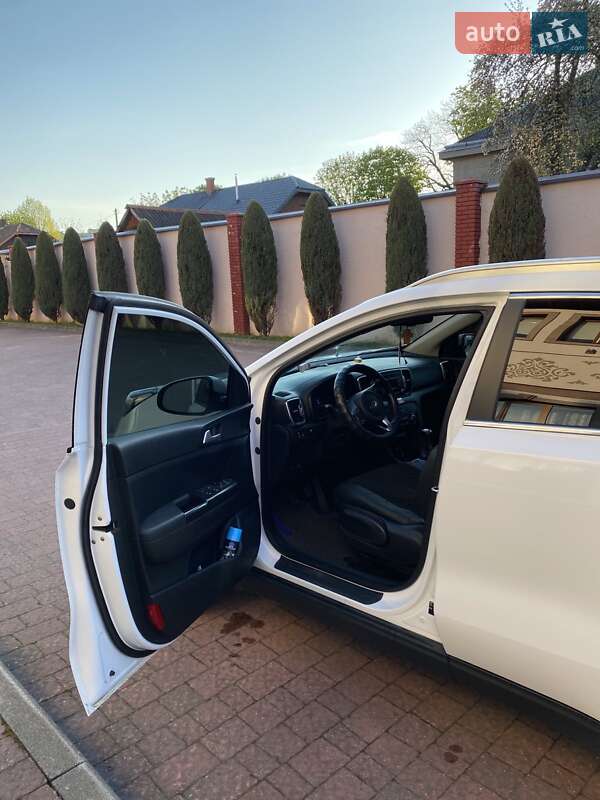 Внедорожник / Кроссовер Kia Sportage 2016 в Стрые