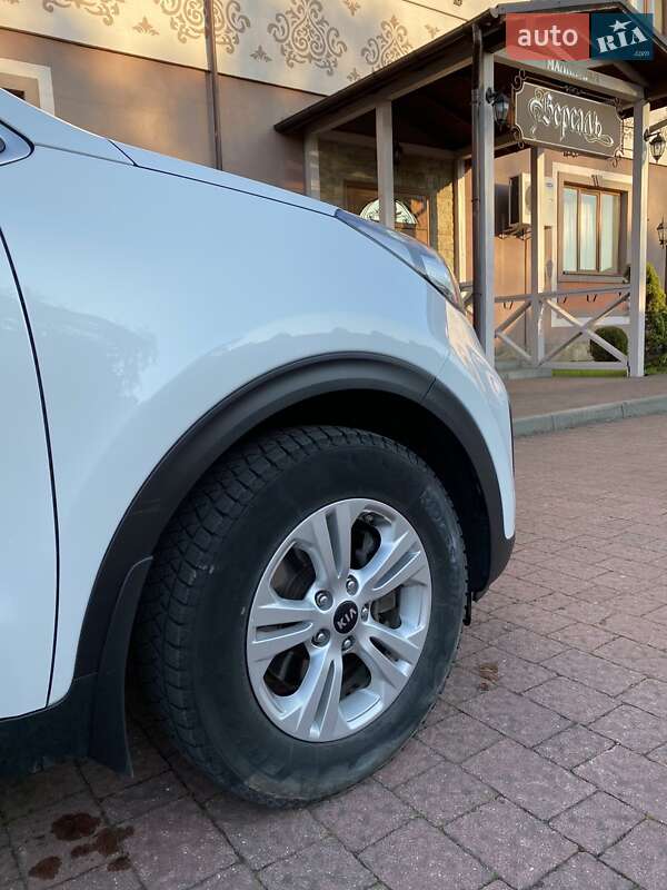 Внедорожник / Кроссовер Kia Sportage 2016 в Стрые