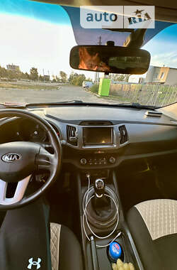Внедорожник / Кроссовер Kia Sportage 2012 в 