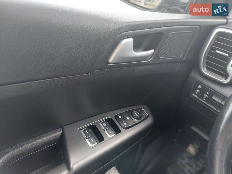 Позашляховик / Кросовер Kia Sportage 2016 в Долині