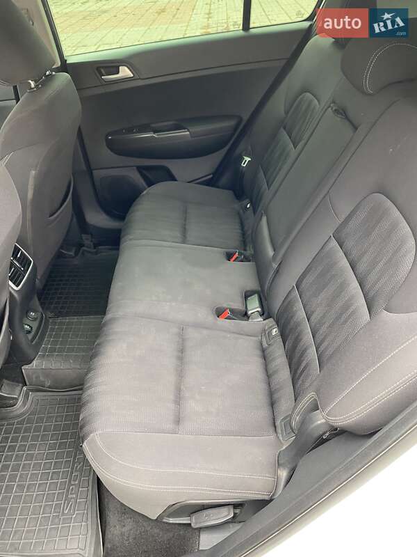 Позашляховик / Кросовер Kia Sportage 2016 в Києві