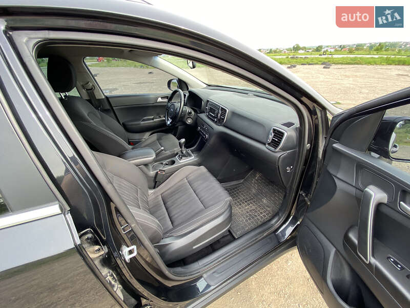 Внедорожник / Кроссовер Kia Sportage 2016 в Тернополе