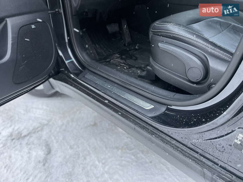 Позашляховик / Кросовер Kia Sportage 2017 в Києві