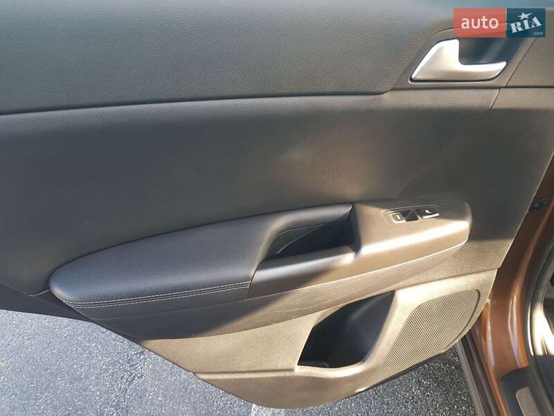 Внедорожник / Кроссовер Kia Sportage 2017 в Ирпене