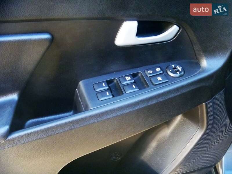 Позашляховик / Кросовер Kia Sportage 2012 в Христинівці