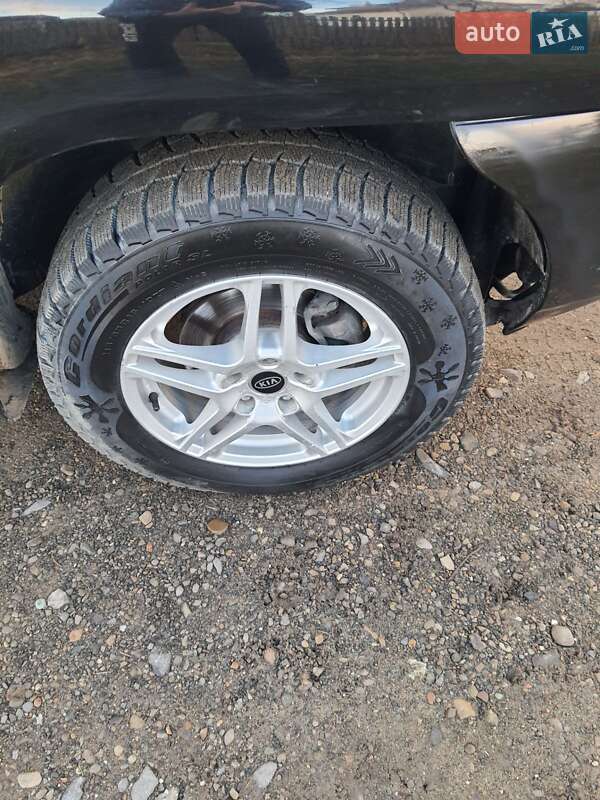 Позашляховик / Кросовер Kia Sportage 2006 в Чернівцях