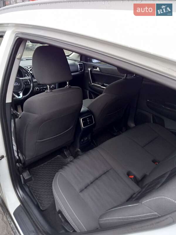 Внедорожник / Кроссовер Kia Sportage 2016 в Ужгороде фото 6 Внедорожник / Кроссовер Kia Sportage 2016 в Ужгороде