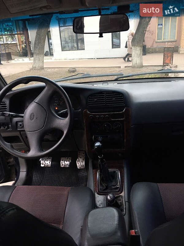 Позашляховик / Кросовер Kia Sportage 1998 в Прилуках
