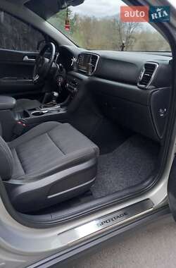 Позашляховик / Кросовер Kia Sportage 2017 в Ромнах