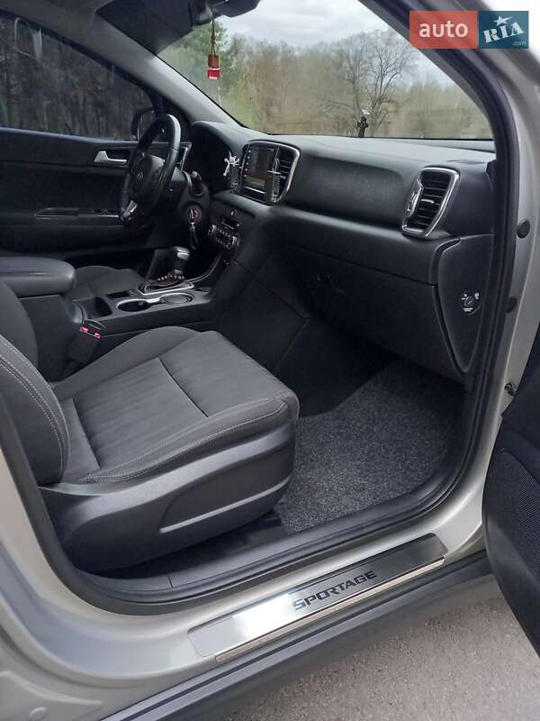 Позашляховик / Кросовер Kia Sportage 2017 в Ромнах