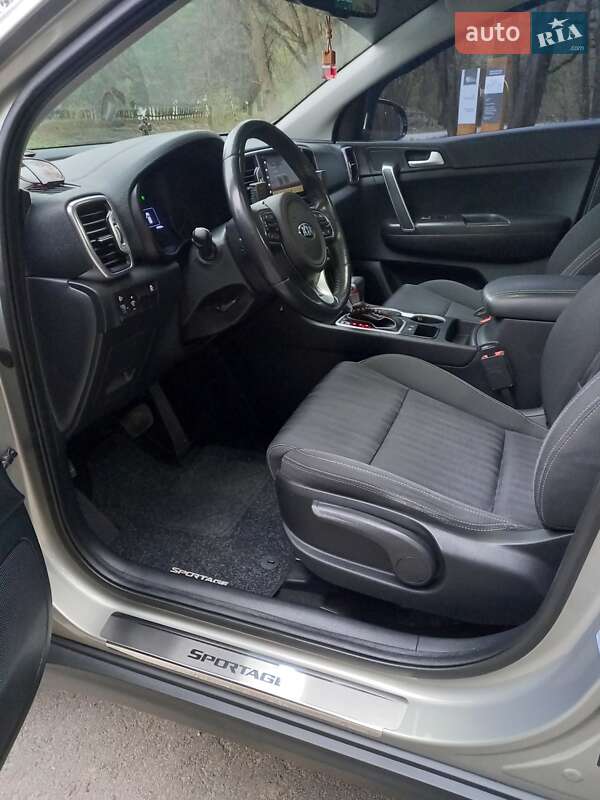 Позашляховик / Кросовер Kia Sportage 2017 в Ромнах