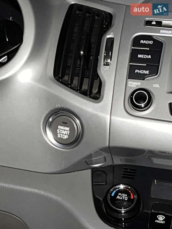 Позашляховик / Кросовер Kia Sportage 2015 в Чернівцях