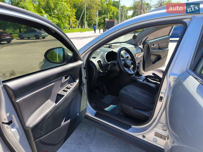 Внедорожник / Кроссовер Kia Sportage 2011 в Синельниково