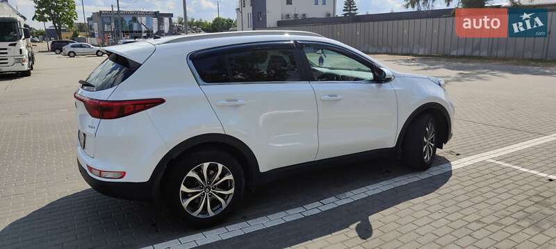 Внедорожник / Кроссовер Kia Sportage 2016 в Ивано-Франковске