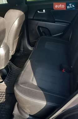Внедорожник / Кроссовер Kia Sportage 2012 в 