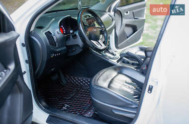 Внедорожник / Кроссовер Kia Sportage 2012 в 