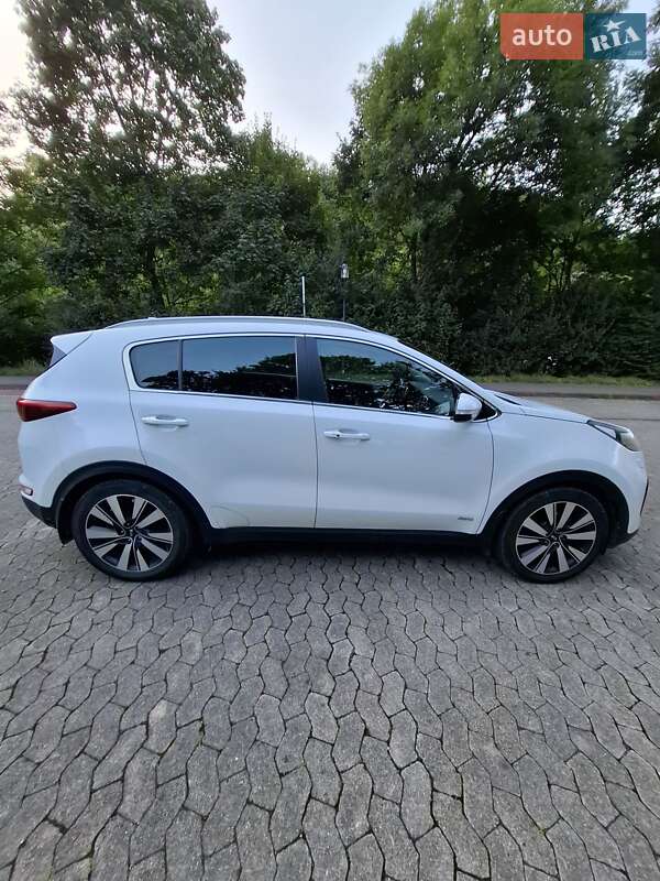 Внедорожник / Кроссовер Kia Sportage 2016 в Сумах