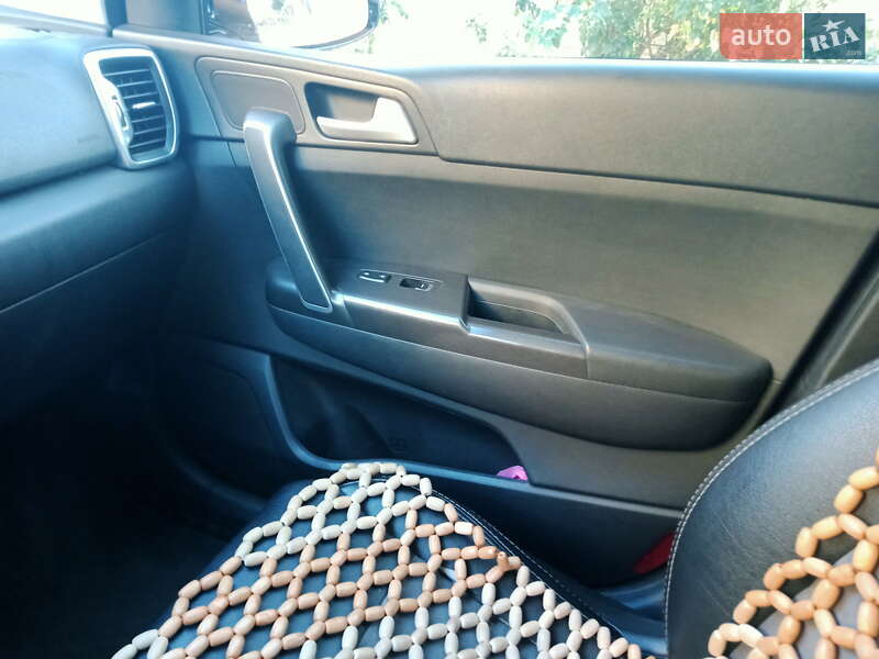 Внедорожник / Кроссовер Kia Sportage 2016 в Лебедине