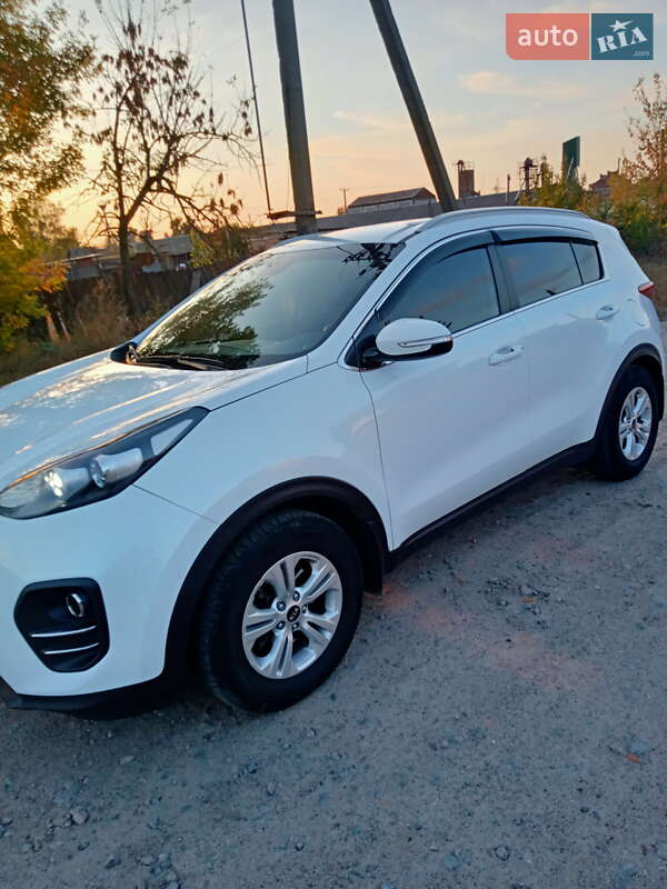 Внедорожник / Кроссовер Kia Sportage 2016 в Лебедине
