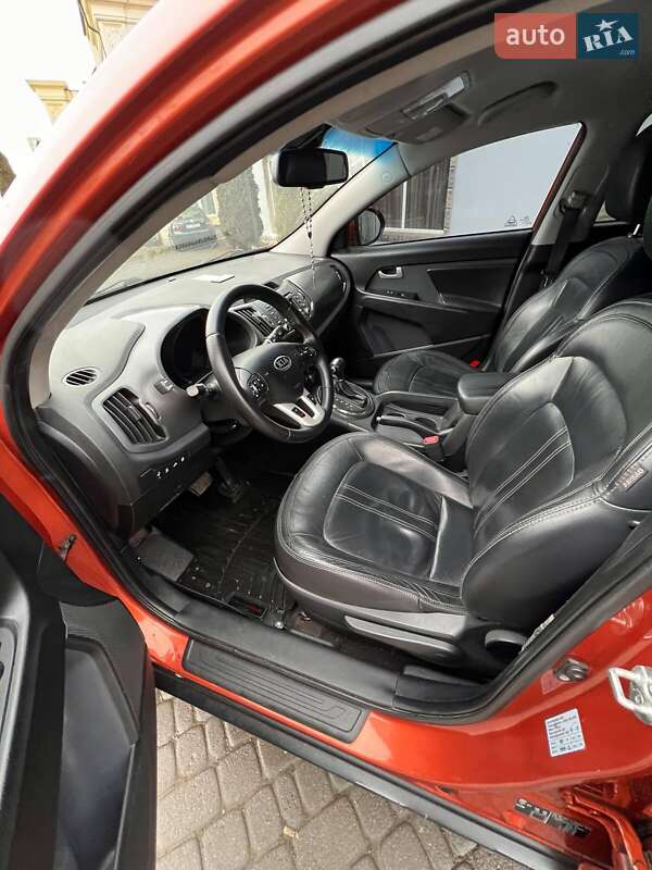 Позашляховик / Кросовер Kia Sportage 2012 в Чернівцях