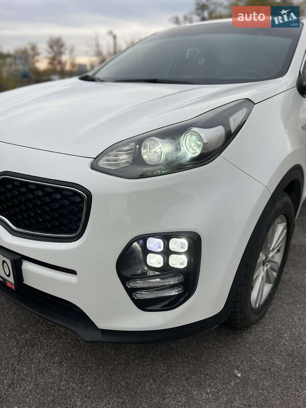Позашляховик / Кросовер Kia Sportage 2016 в Дніпрі