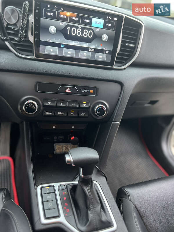 Позашляховик / Кросовер Kia Sportage 2016 в Дніпрі