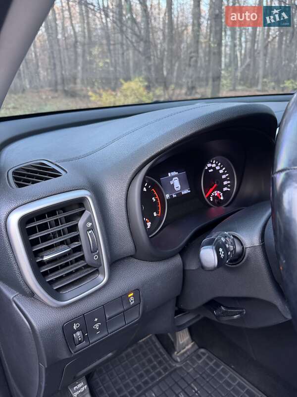 Позашляховик / Кросовер Kia Sportage 2018 в Хмільнику