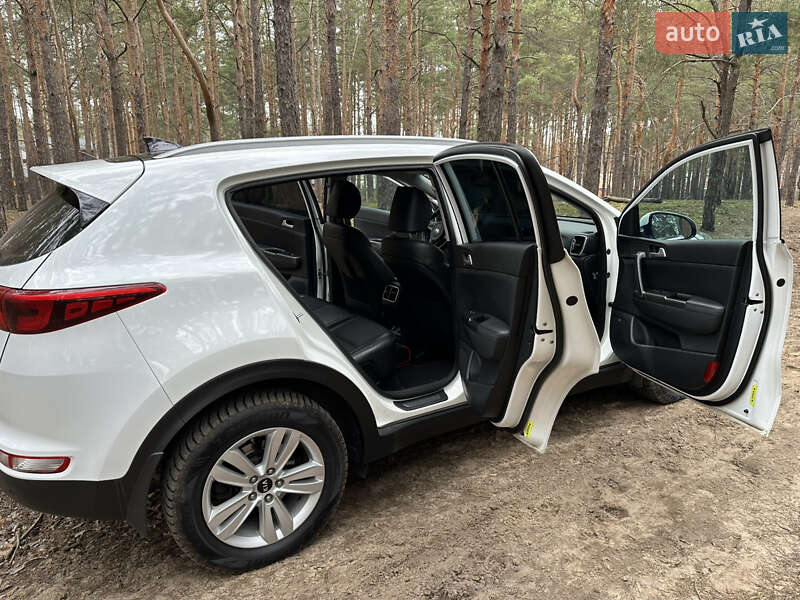 Позашляховик / Кросовер Kia Sportage 2017 в Гостомелі
