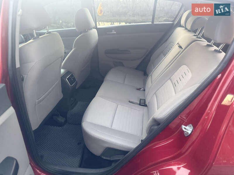 Внедорожник / Кроссовер Kia Sportage 2017 в Вишневом фото 10 Внедорожник / Кроссовер Kia Sportage 2017 в Вишневом