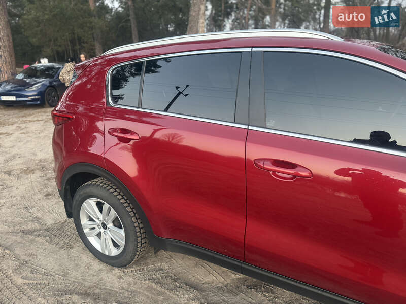 Внедорожник / Кроссовер Kia Sportage 2017 в Вишневом фото 9 Внедорожник / Кроссовер Kia Sportage 2017 в Вишневом