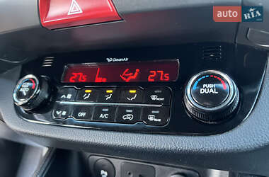 Позашляховик / Кросовер Kia Sportage 2011 в 
