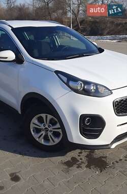 Внедорожник / Кроссовер Kia Sportage 2016 в Ватутино