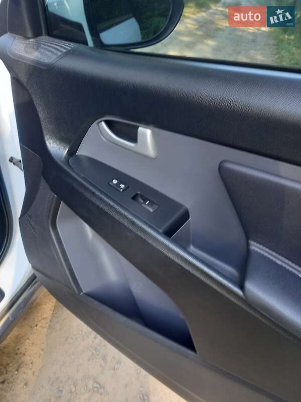 Внедорожник / Кроссовер Kia Sportage 2011 в Хмельнике