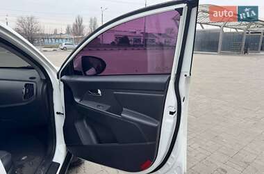 Внедорожник / Кроссовер Kia Sportage 2012 в 
