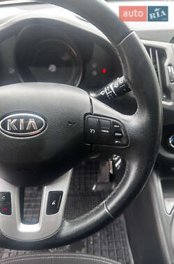 Позашляховик / Кросовер Kia Sportage 2012 в 