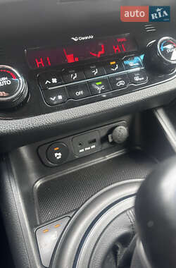 Позашляховик / Кросовер Kia Sportage 2012 в 