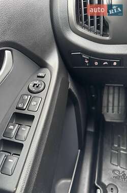 Внедорожник / Кроссовер Kia Sportage 2013 в 