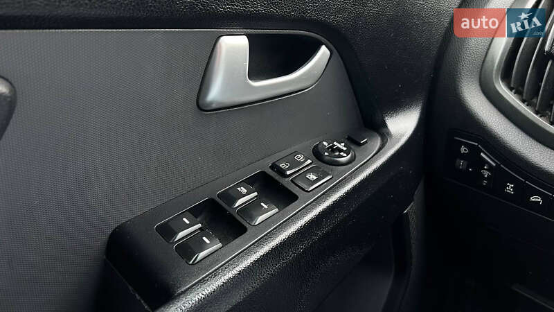Внедорожник / Кроссовер Kia Sportage 2010 в Львове