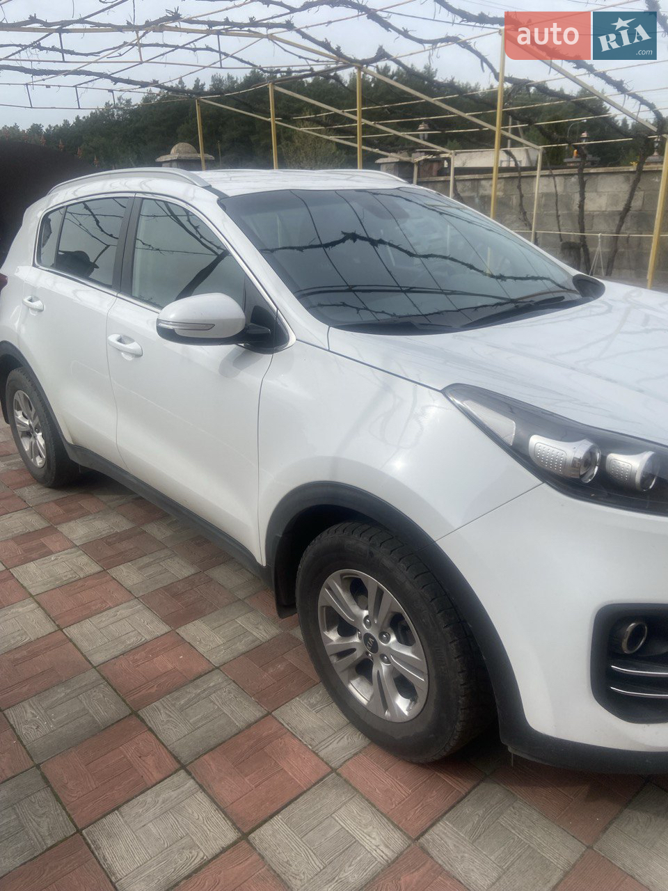 Офіціал. Куплений в Автосалоні. Все працює. Хороша комплектація. Завжди в чохлах на сидіннях. Продаж від власника. Нова резина. Не фарбована, не бита.