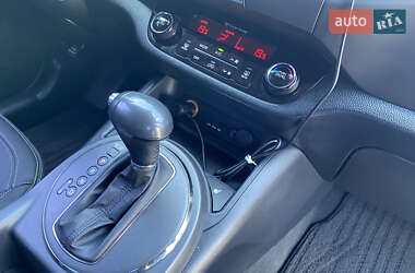 Внедорожник / Кроссовер Kia Sportage 2012 в 