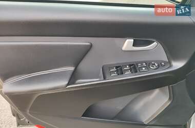 Позашляховик / Кросовер Kia Sportage 2013 в 