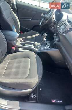 Внедорожник / Кроссовер Kia Sportage 2012 в 