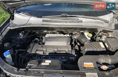 Позашляховик / Кросовер Kia Sportage 2010 в 