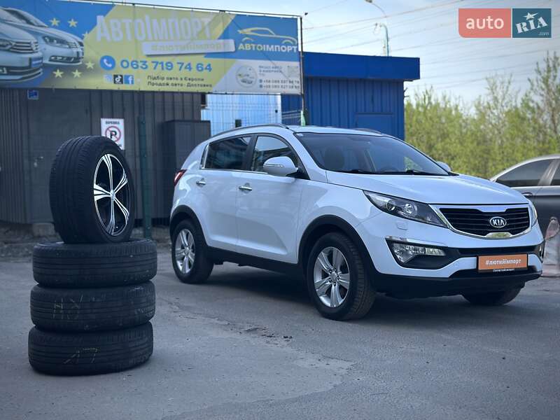 Позашляховик / Кросовер Kia Sportage 2011 в 