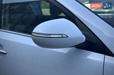 Позашляховик / Кросовер Kia Sportage 2011 в 
