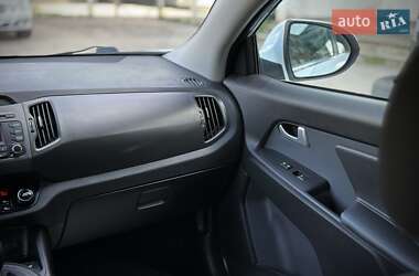 Позашляховик / Кросовер Kia Sportage 2011 в 