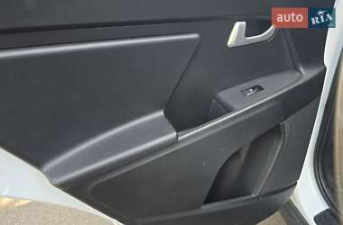 Внедорожник / Кроссовер Kia Sportage 2012 в 