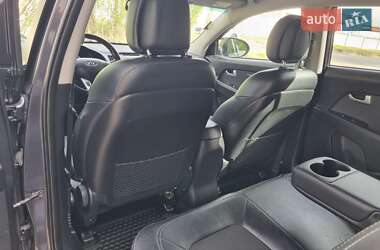 Внедорожник / Кроссовер Kia Sportage 2012 в 