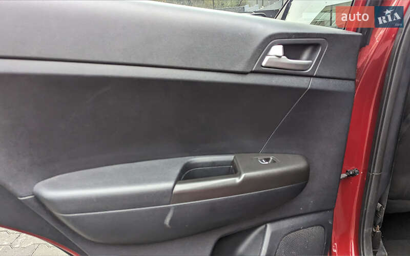 Внедорожник / Кроссовер Kia Sportage 2016 в Черновцах